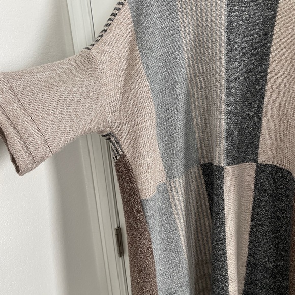 Love Riche Gray and Cream Fringe Poncho - Picture 8 of 12